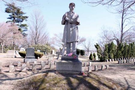 Capt. Benjamin Stone, Jr. statue at Grand Army of the Republic burial plot in Cedar Grove Cemetery